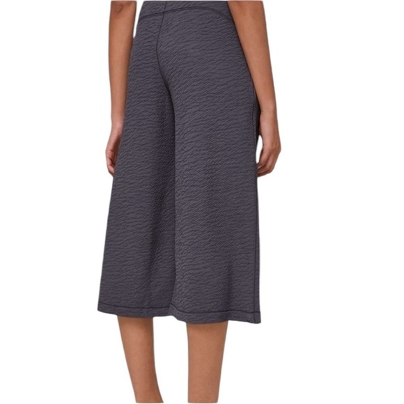 Lululemon Can You Feel The Pleat Crop Pant in Moonwalk Purple Size 4 - Picture 3 of 13